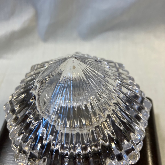 Classic Diamond Shaped Crystal Quartz Clock Paperweight. - Picture 5 of 7